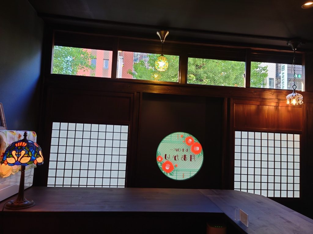 店内画像と営業日時・時間