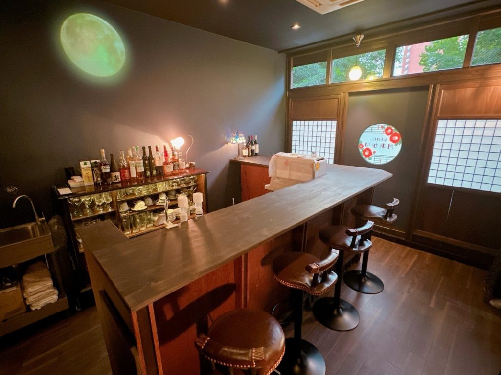 和レトロ・Bar「月あかり」のコンセプトメッセージと店内画像